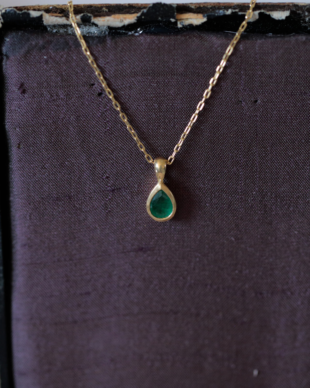 Collar Gota Esmeralda