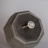 Anillo Solitario de diamante con Halo