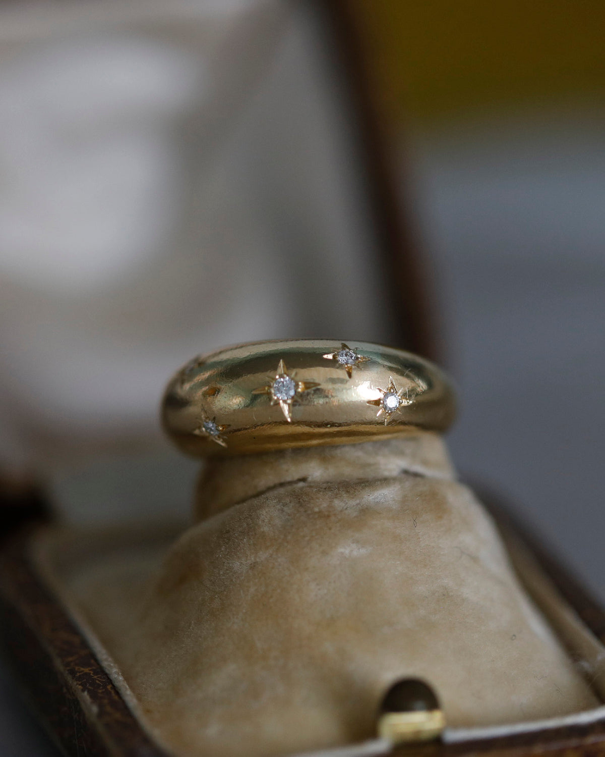 Anillo Bombé Estrellado